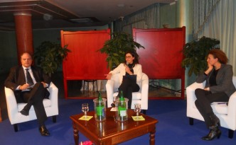 da sinistra: l'onorevole Giuseppe Castiglione, la senatrice Angelica Saggese e la giornalista Antonella Petitti
