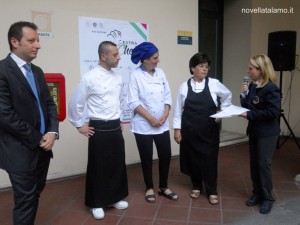 Manuela Russo con gli chef durante la presentazione