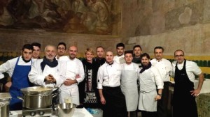 Tiziana Bove Ferrigno con gli chef - da sinistra: Raffaele Vitale, Tommaso Morone, Mirko Balzano, Cristian Torsiello, Domenico Manfredi e Antonio Petrone