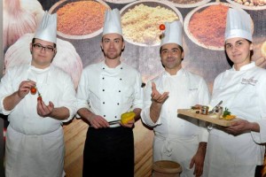 Nonsoke Pizza e Cucina. Da sinistra verso destra Giuseppe Pecchillo, Antonio De Luca, Giuseppe Daddio, Patrizia Savastano la titolare