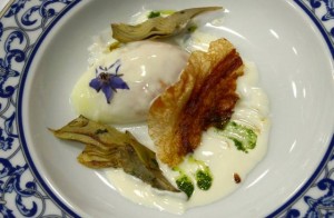 Uovo cotto lentamente con Carciofo Bianco di Pertosa, guanciale e fonduta al caciocavallo di grotta di Tommaso Morone