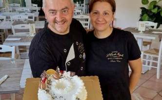 L'Oro di Napoli, Pierino Cardonia con la moglie Lucia