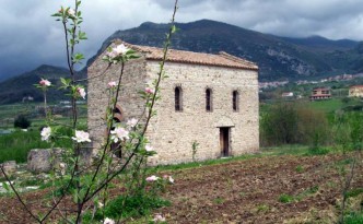 La Chiesa di Sant’Ambrogio alla Rienna – archivio Archeoclub d’Italia sede di Montecorvino Rovella